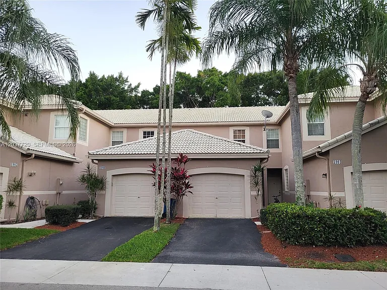 1990 Madeira Dr — Photo 2