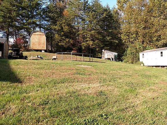 4th image of 204 Fawn Trail Dr