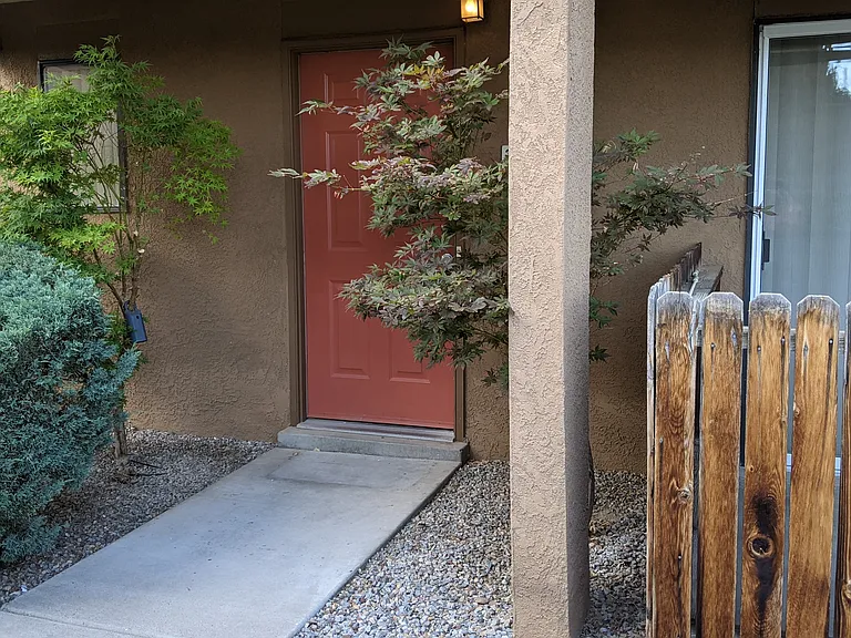 2900 Vista Del Rey NE — Photo 2