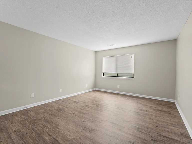 Central Oaks Apartments — Photo 5
