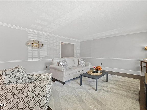 4th image of 2734 Oakland Ave #31C