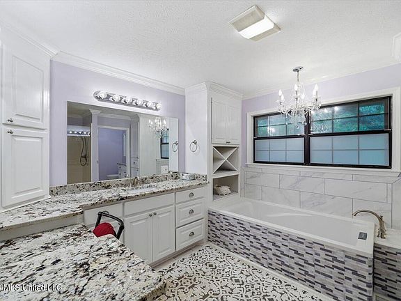 3rd image of 232 White St