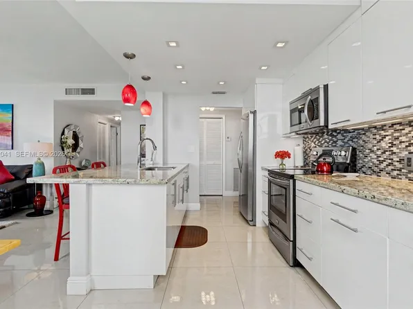 4330 Hillcrest Dr APT 619, Hollywood, FL 33021