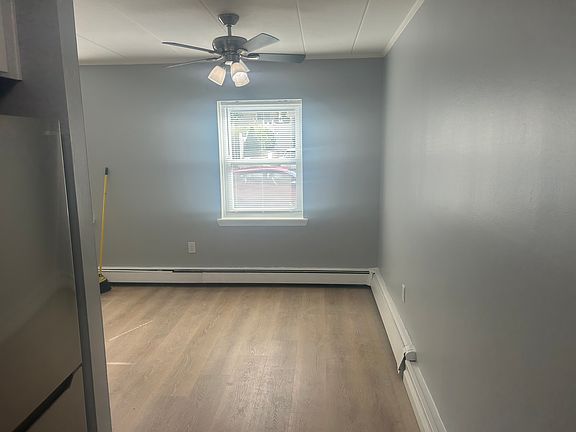 Dining area off kitchen