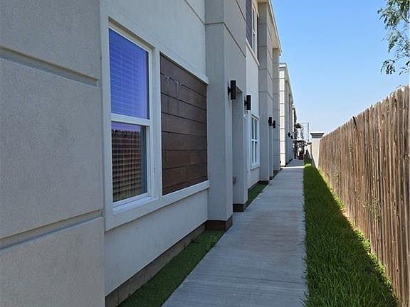 2nd image of 901 Yuma Ave #603
