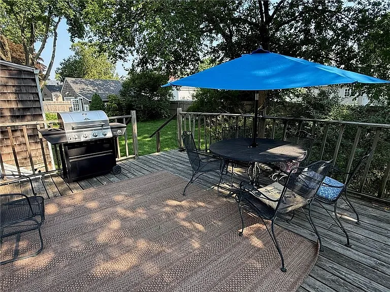 124 Beach Rd — Photo 2