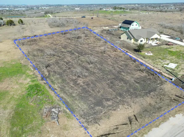 433 E Ridge Ln, Niederwald, TX 78640