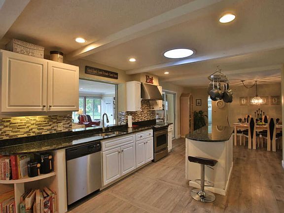 4th image of 46 N Saint Andrews Dr