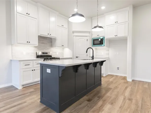 10305 SW 55th Ter, Mustang, OK 73064