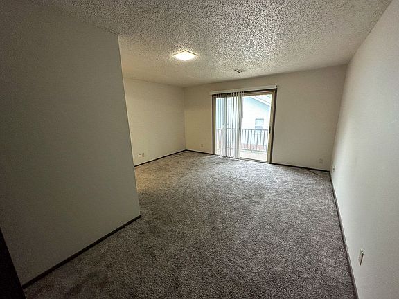 4th image of 121 Howard Ave #12