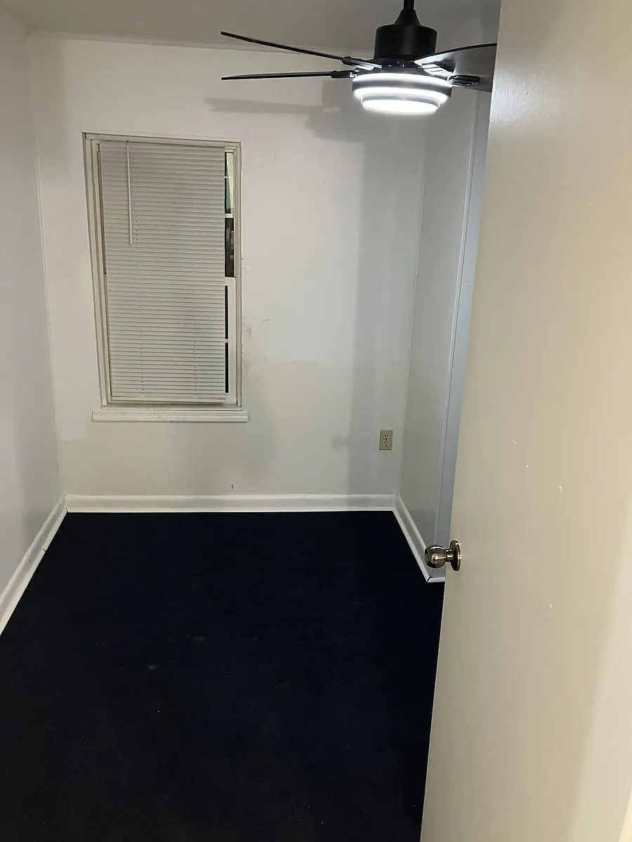 Building Photo - 1215 Elm St
