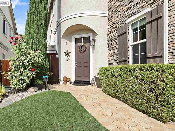 2nd image of 4899 Landmark Way