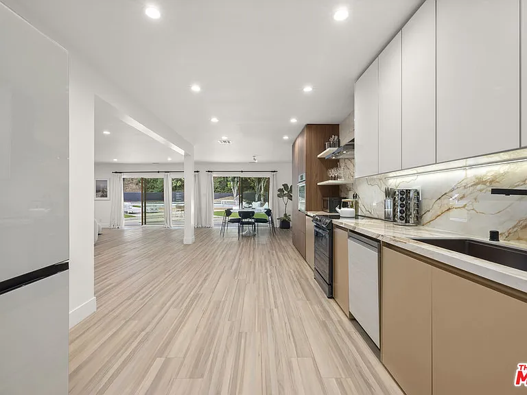9289 Swallow Dr — Photo 15