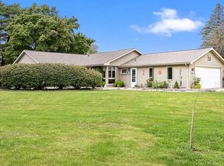 1071 Lakeside Dr, Owosso, MI 48867