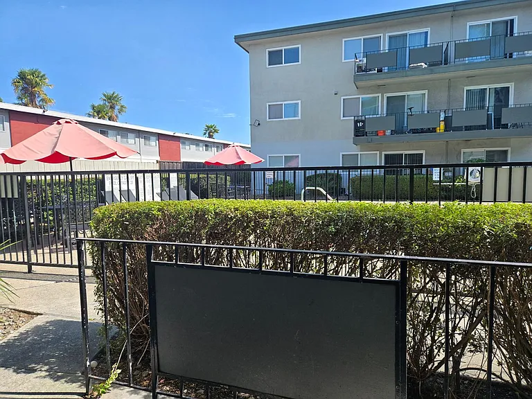PARKWEST APARTMENTS — Photo 61