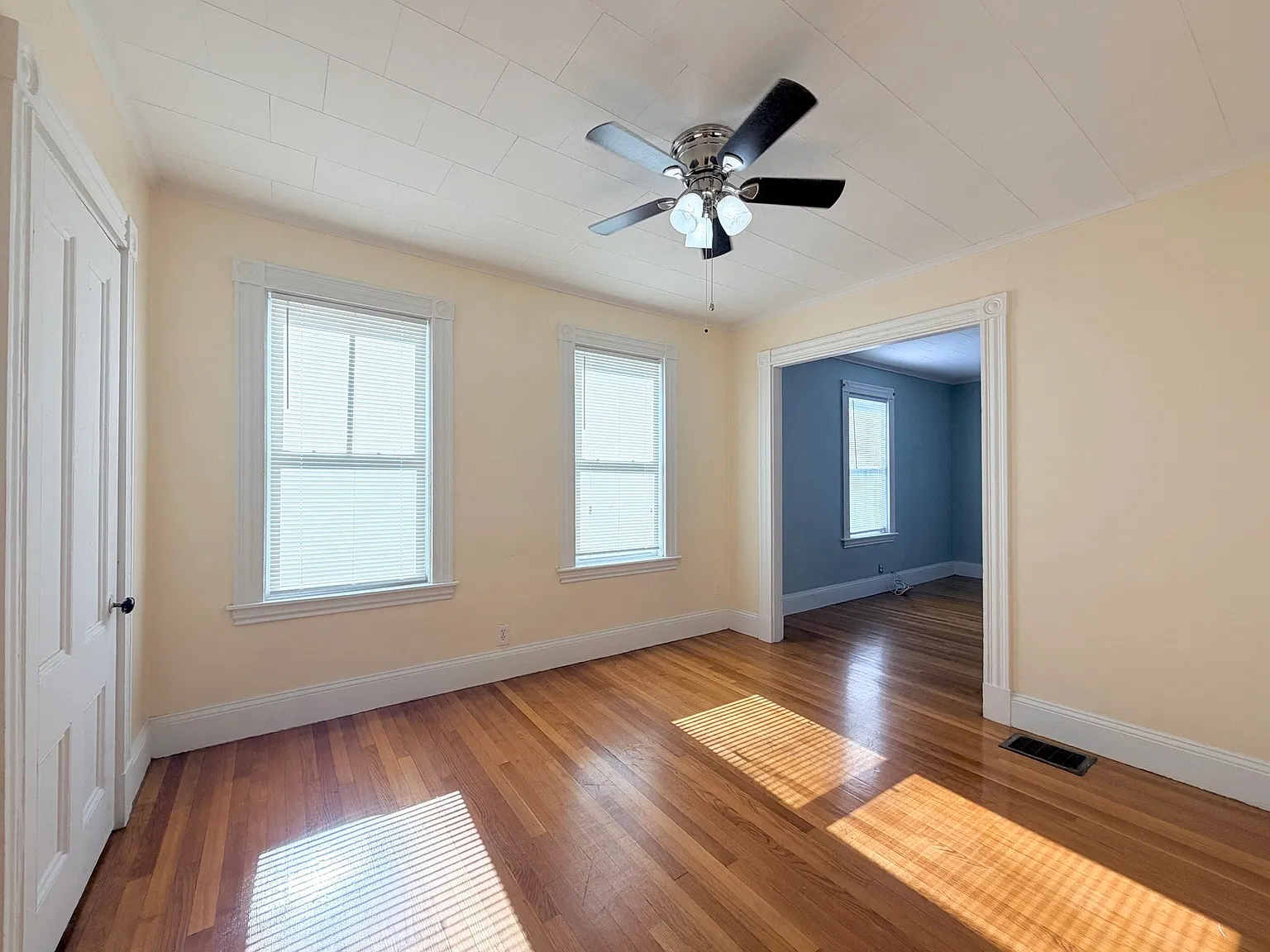 3 bed, 2.0 bath, 1155 sqft, $2,900 — Photo 4