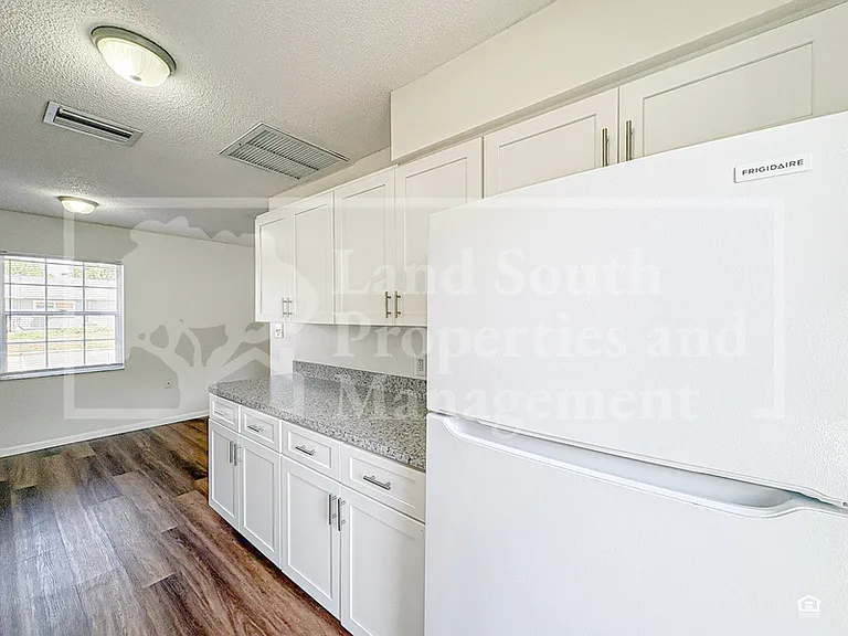 420 Allamanda Dr — Photo 8