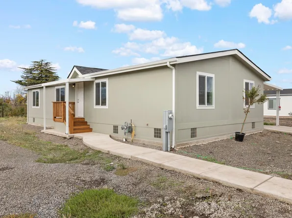300 Luman Rd Unit 154, Phoenix, OR 97535