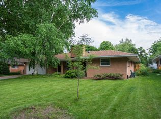 1861 Coronada Dr, Ann Arbor, MI 48103