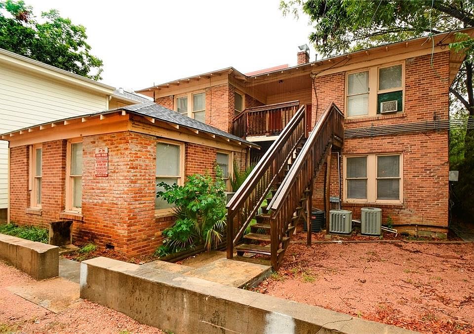 2nd image of 1902 Nueces St