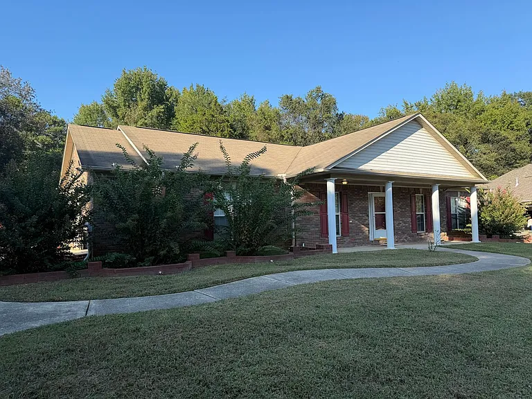 242 Turtle Creek Dr — Photo 1