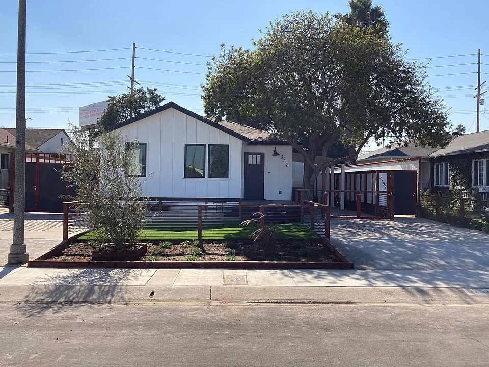 5752 W 85th Pl