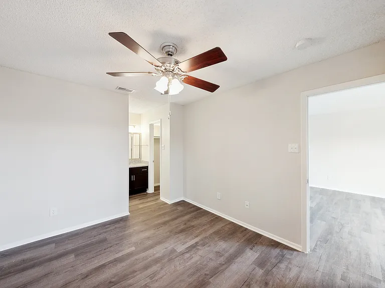 Altamonte Apartments — Photo 8