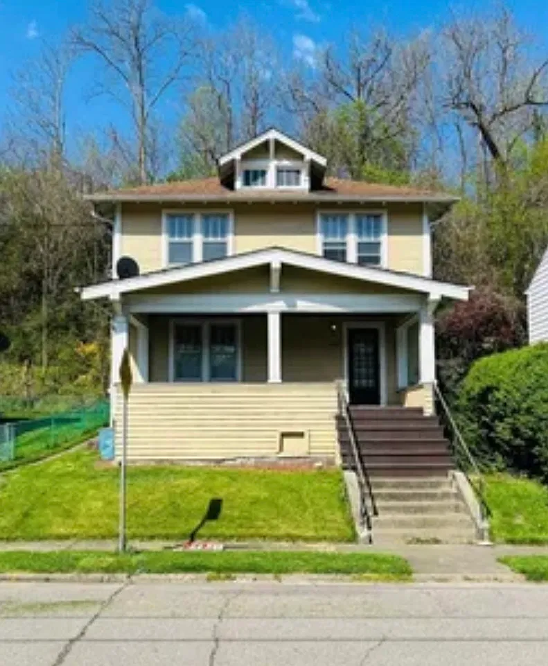 3 bed, $700 — Photo 1