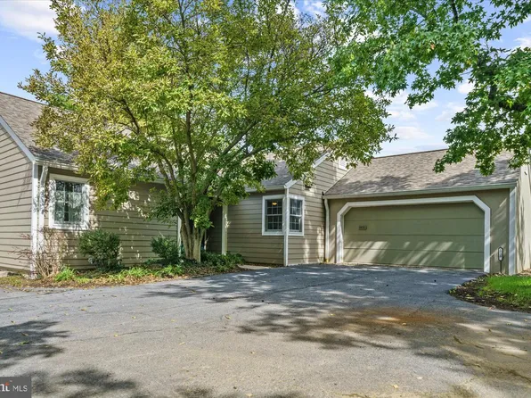 1930 Meadow Ln, Wyomissing, PA 19610