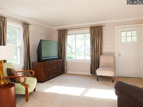 3rd image of 23131 Summerland Ave