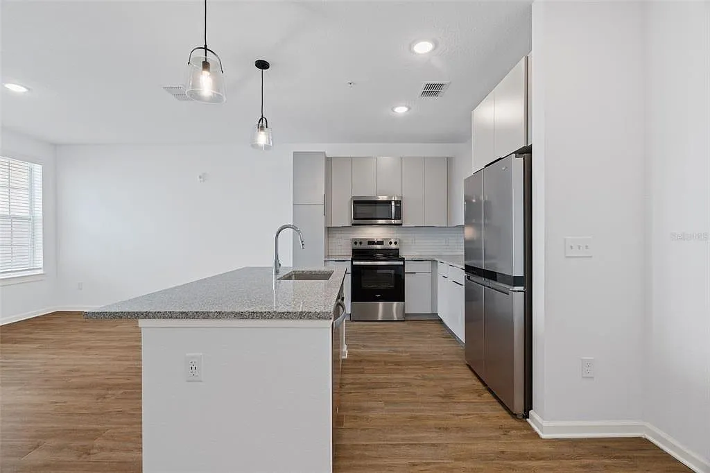 1 bed, 1.0 bath, 803 sqft, $1,565 — Photo 4