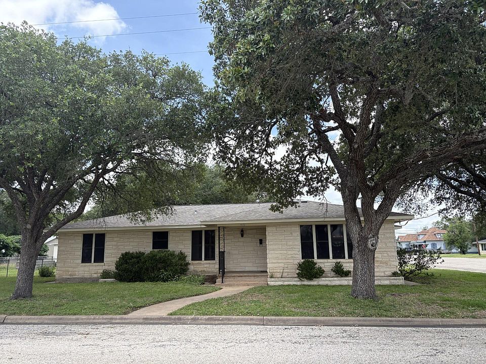 1st image of 393 N Manse Ave