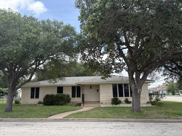 393 N Manse Ave, Giddings, TX 78942