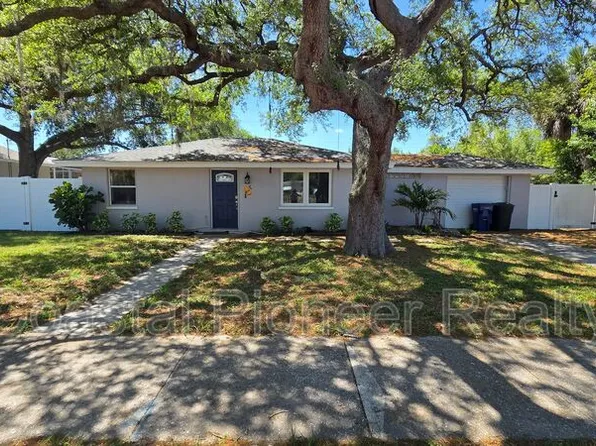541 Roanoke St, Dunedin, FL 34698