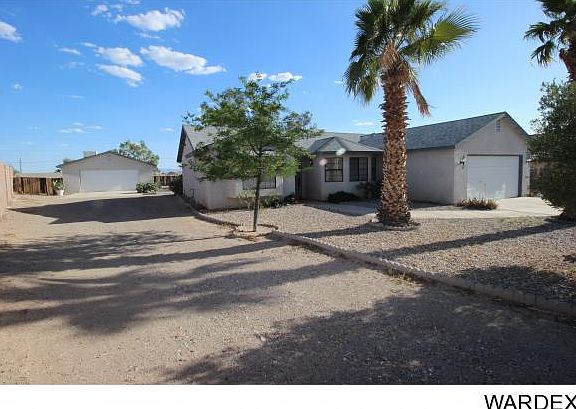 3rd image of 2251 E Blackfoot Ln