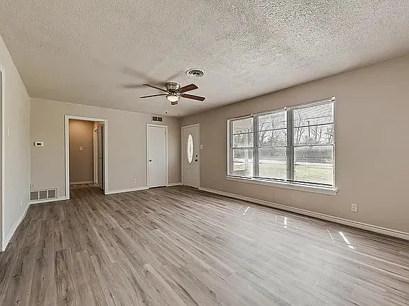 2 bed, 1.0 bath, 1218 sqft, $1,250 — Photo 4