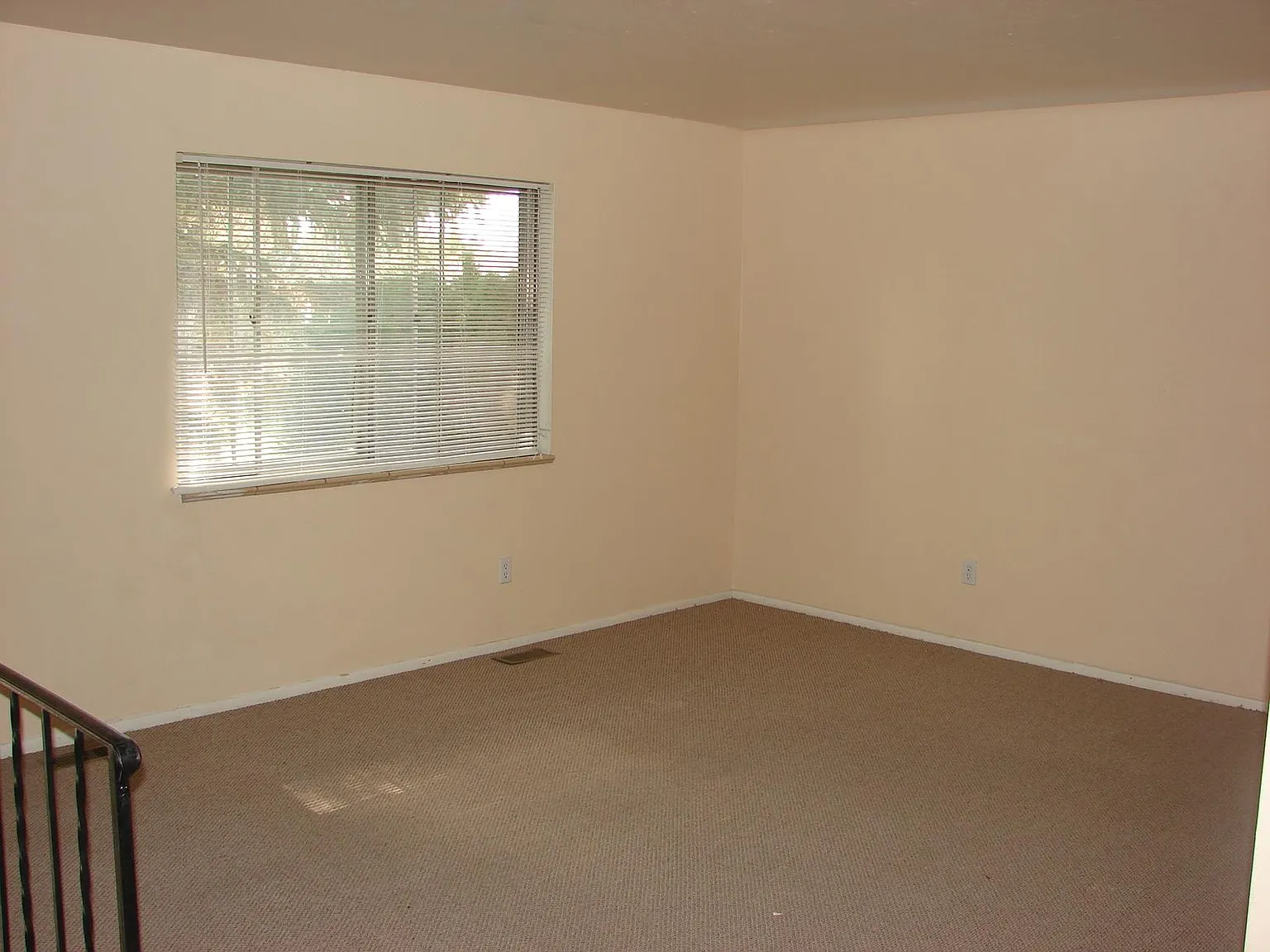 3 bed, 2000 sqft, $2,200 — Photo 2