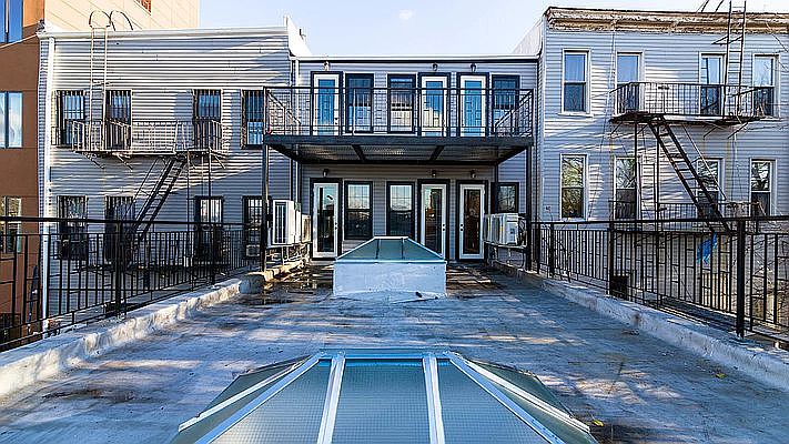 1st image of 331 Melrose St #4R