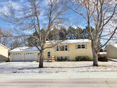 2512 9th St NW, Minot, ND, 58703