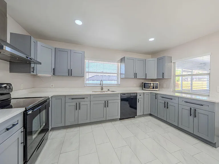 651 SE Degan Dr — Photo 13
