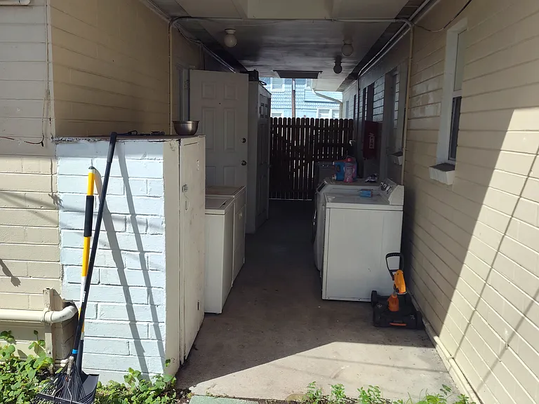 318 N Oleander Ave — Photo 26