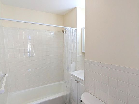 4th image of 19 Cameron Ave #R