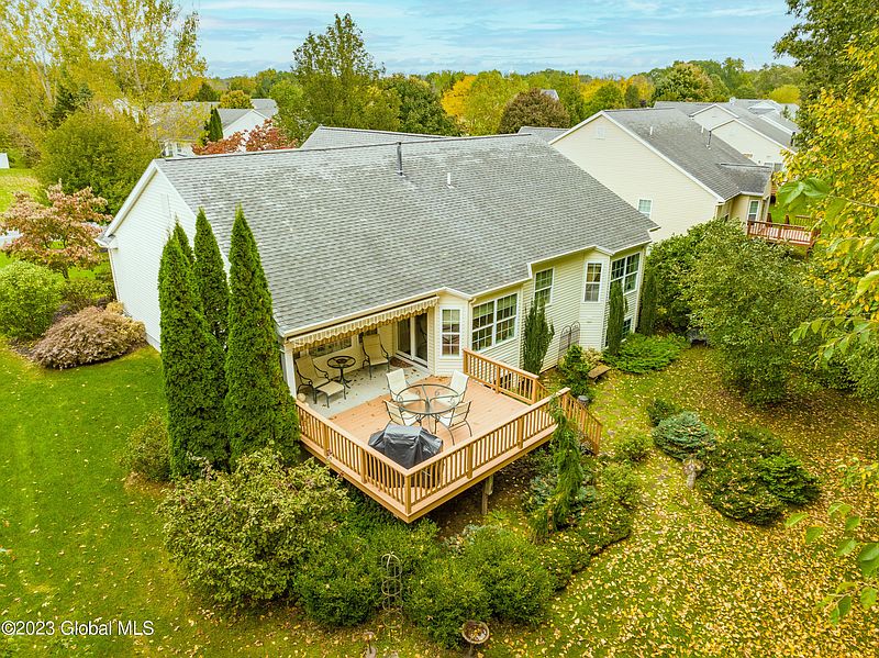 3rd image of 21 Brittany Oaks