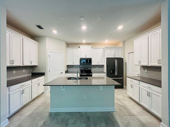 4th image of 18234 Oliver Twist Way
