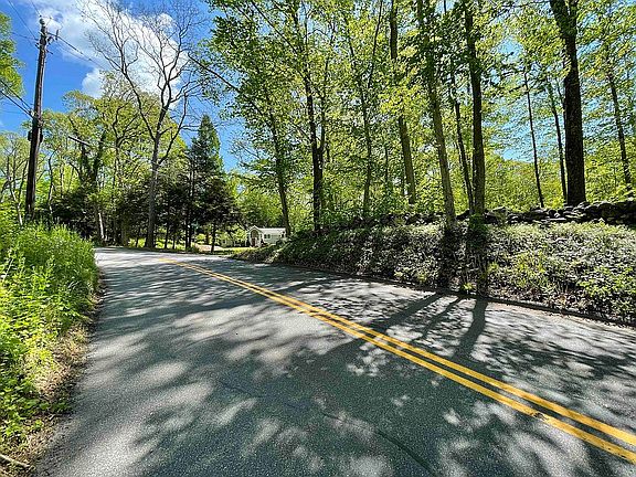 2nd image of 29 Merwin Brook Rd