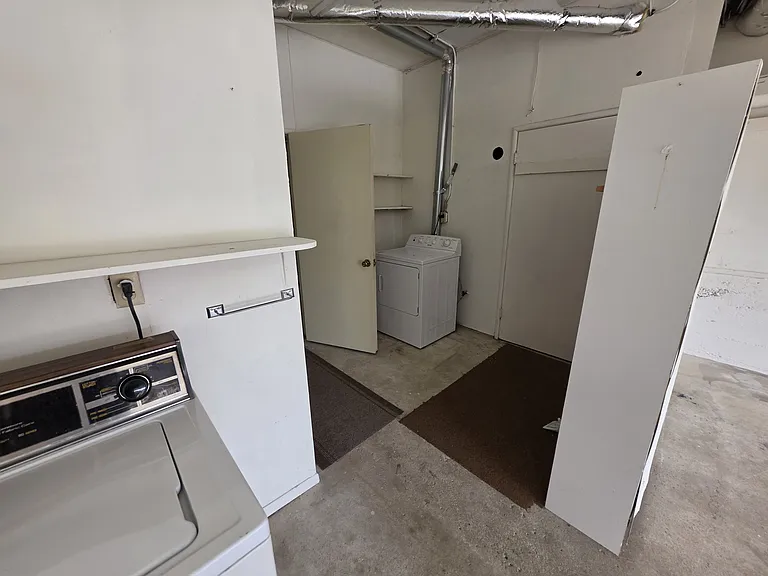 1744 Wesley Ave — Photo 48