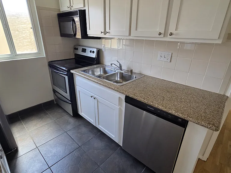 423 S Holt Ave #203 — Photo 4