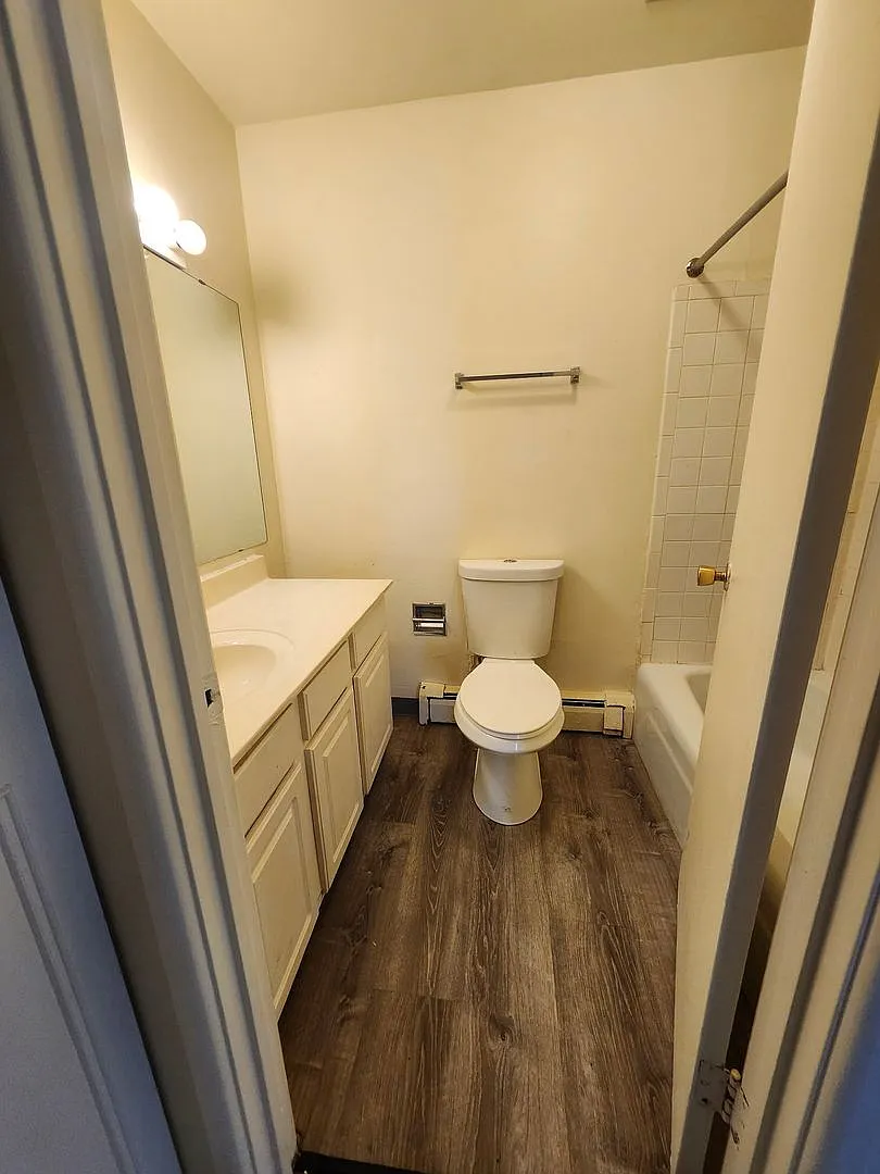 Mulford Park Apartments — Photo 3