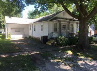 202 W 5th St, Pana, IL 62557