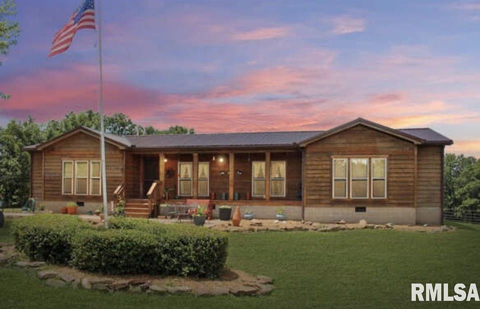 1st image of 695 Robin Woods Ln